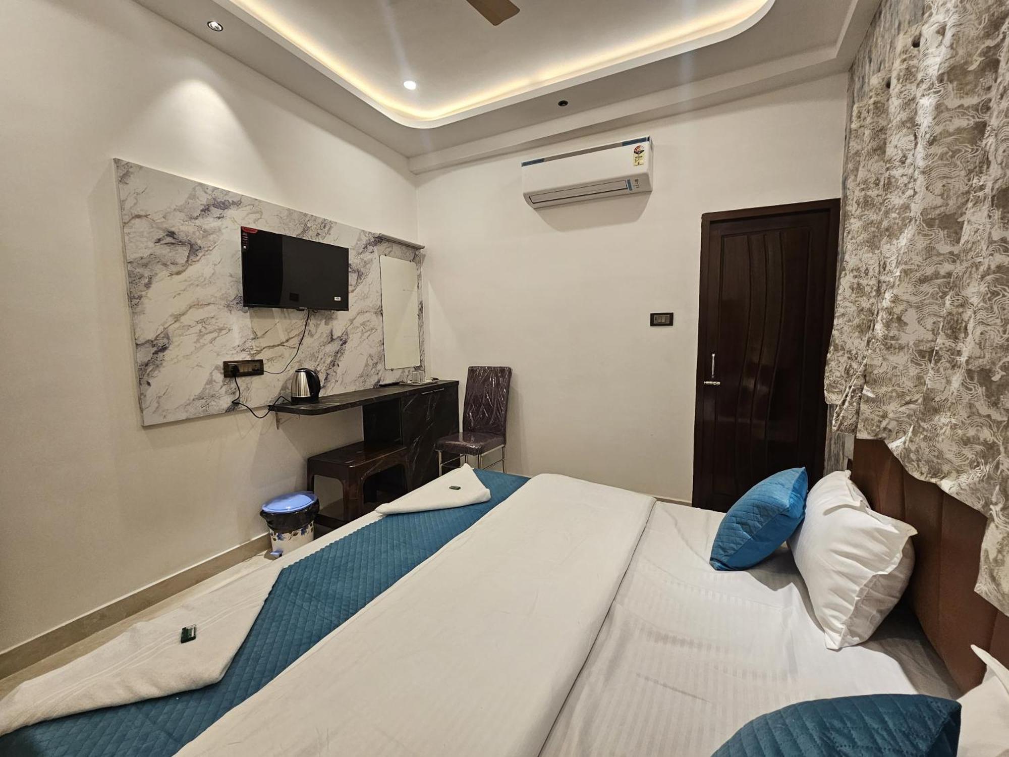 Mm Grand Hotel Varanasi Exterior foto
