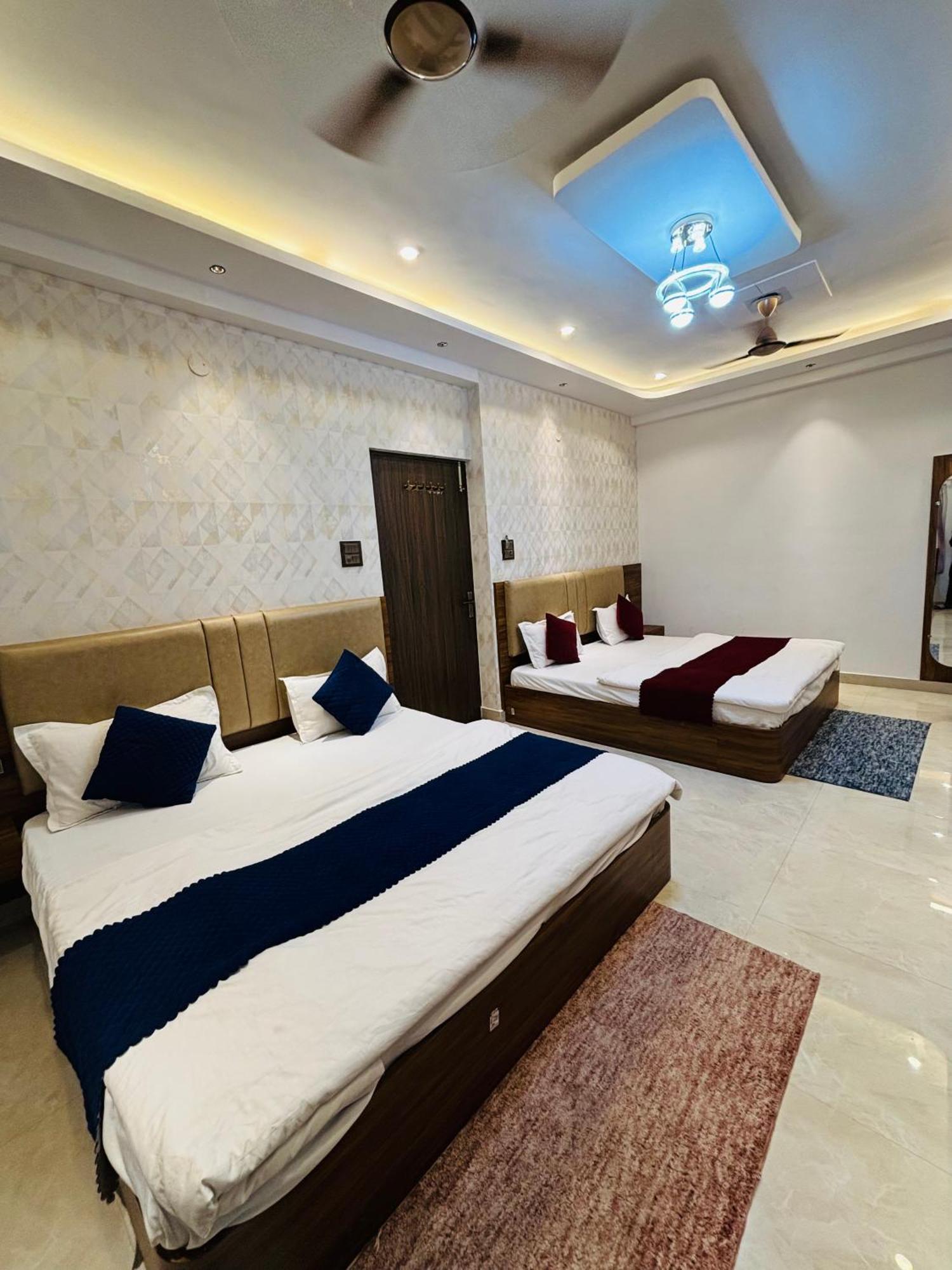 Mm Grand Hotel Varanasi Exterior foto